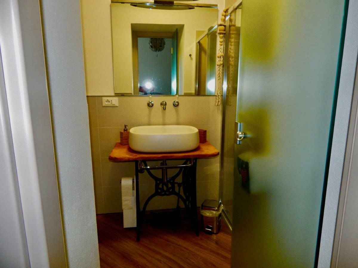 Le Giuee Guest house Genoa